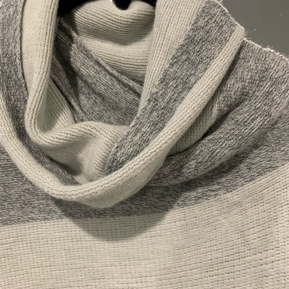 Lovestitch Oversized Poncho ONE SIZE NWT - Picture 5 of 6